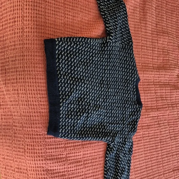 L.L. Bean Navy and White Crewneck Sweater - Picture 2 of 5